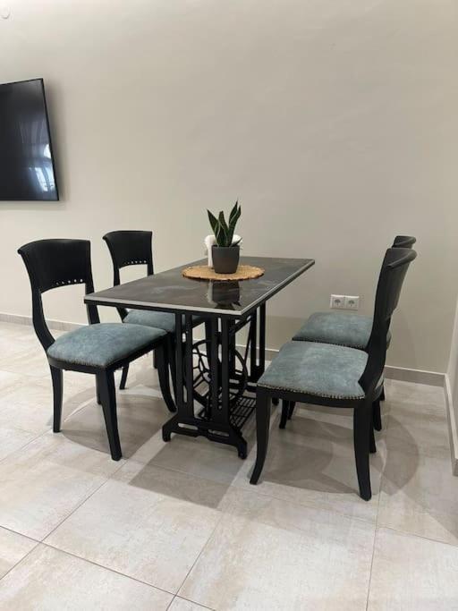 Eclectic Apartment Near Downtown Candia Esterno foto