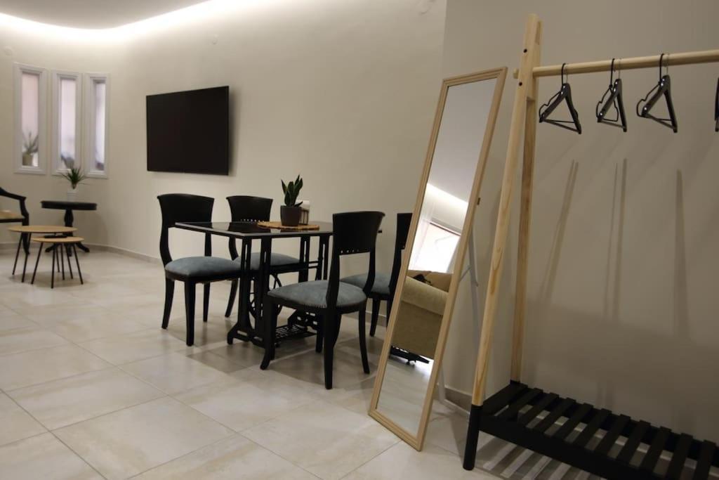 Eclectic Apartment Near Downtown Candia Esterno foto
