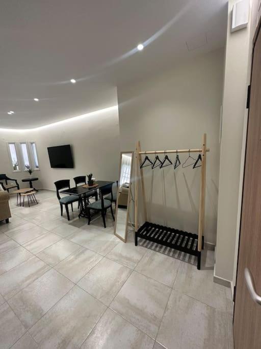 Eclectic Apartment Near Downtown Candia Esterno foto
