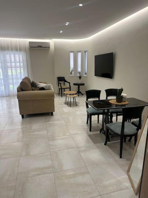 Eclectic Apartment Near Downtown Candia Esterno foto