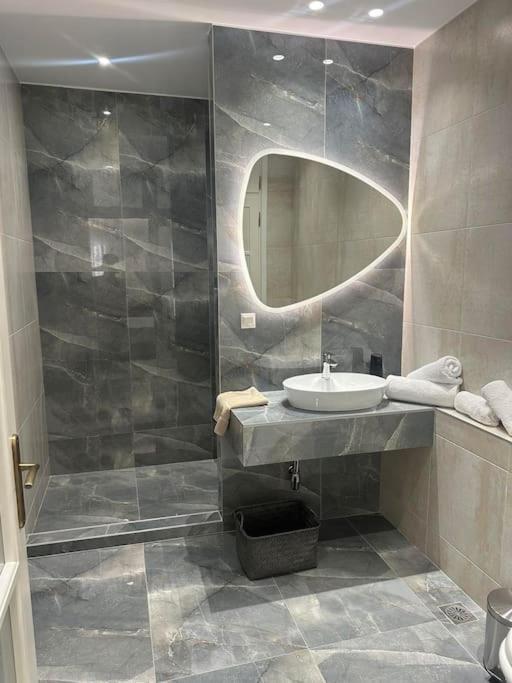 Eclectic Apartment Near Downtown Candia Esterno foto